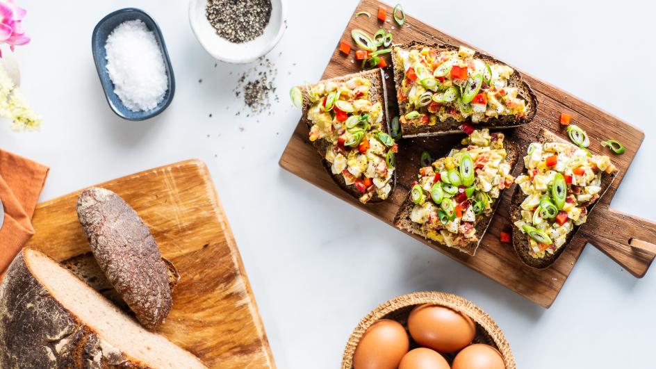 Egg salad with avocado dressing - Copy